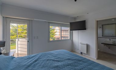 Venta casa 6 ambientes con piscina parque cochera