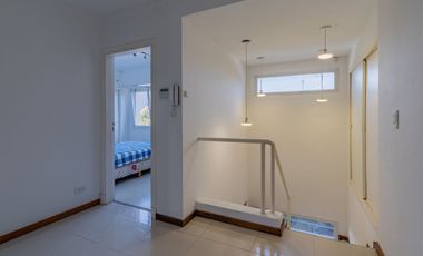 Venta casa 6 ambientes con piscina parque cochera