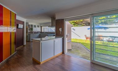 Venta casa 6 ambientes con piscina parque cochera