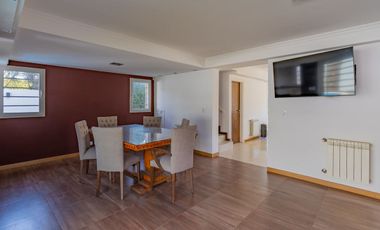 Venta casa 6 ambientes con piscina parque cochera