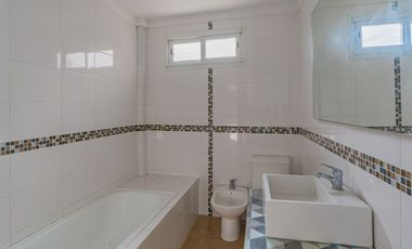 Venta casa 6 ambientes con piscina parque cochera