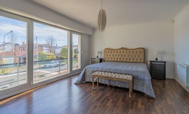 Venta casa 6 ambientes con piscina parque cochera