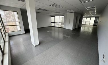 Oficina en Venta en Colombia con Avenida Cardenal Carlos Oviedo Cavada.