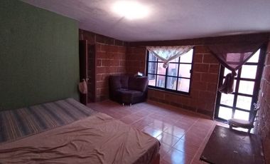 VENTA DE HERMOSA CASA CONSTRUIDA DE PURO SILLAR, A SOLO 7 MINUTOS EN AUTO DEL CENTRO