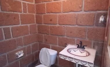 VENTA DE HERMOSA CASA CONSTRUIDA DE PURO SILLAR, A SOLO 7 MINUTOS EN AUTO DEL CENTRO