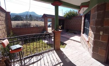 VENTA DE HERMOSA CASA CONSTRUIDA DE PURO SILLAR, A SOLO 7 MINUTOS EN AUTO DEL CENTRO