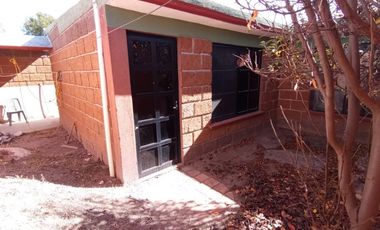 VENTA DE HERMOSA CASA CONSTRUIDA DE PURO SILLAR, A SOLO 7 MINUTOS EN AUTO DEL CENTRO