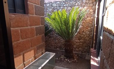 VENTA DE HERMOSA CASA CONSTRUIDA DE PURO SILLAR, A SOLO 7 MINUTOS EN AUTO DEL CENTRO