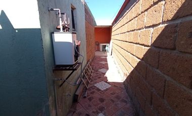 VENTA DE HERMOSA CASA CONSTRUIDA DE PURO SILLAR, A SOLO 7 MINUTOS EN AUTO DEL CENTRO