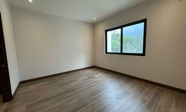 CASA EN VENTA EN LAS ESMERALDAS LOS CRISTALES CARRETERA NACIONAL