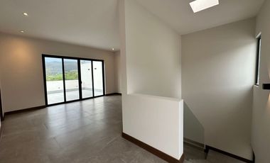 CASA EN VENTA EN LAS ESMERALDAS LOS CRISTALES CARRETERA NACIONAL