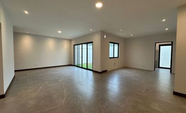 CASA EN VENTA EN LAS ESMERALDAS LOS CRISTALES CARRETERA NACIONAL
