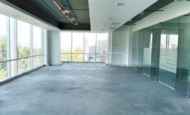 Oficina en Arriendo en A pasos del Parque Araucano, y cercanía al Metro Manquehue