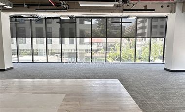 Oficina en Arriendo en Cercano a Las Condes, buena conectividad