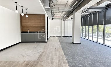 Oficina en Arriendo en Cercano a Las Condes, buena conectividad