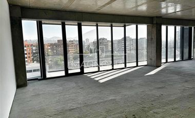 Oficina en Arriendo en Cercano a Las Condes, buena conectividad
