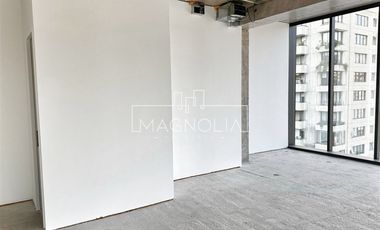 Oficina en Arriendo en Cercano a Las Condes, buena conectividad