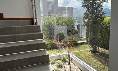 Vendo hermosa casa en Urbanización La Viña