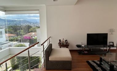 Vendo hermosa casa en Urbanización La Viña