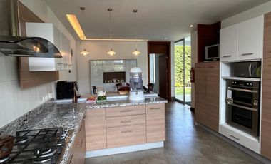 Vendo hermosa casa en Urbanización La Viña