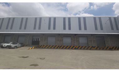 Guayaquil en Via Daule Alquilo bodega 4850 m2