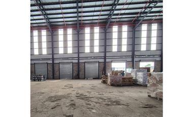 Guayaquil en Via Daule Alquilo bodega 4850 m2