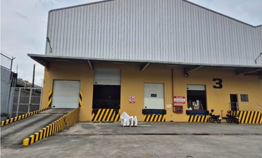 Guayaquil, Via Daule se alquila Bodega 1975 m²