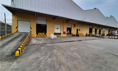 Guayaquil, Via Daule se alquila Bodega 1975 m²