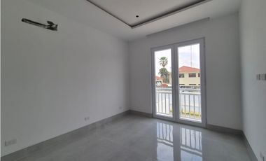 Km 9 Via Samborondón Urb. Aires de Batan se vende casa a estrenar