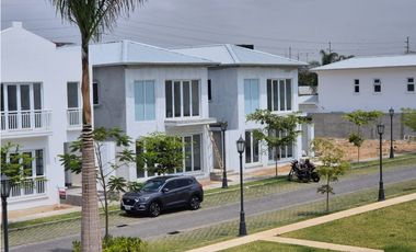Km 9 Via Samborondón Urb. Aires de Batan se vende casa a estrenar