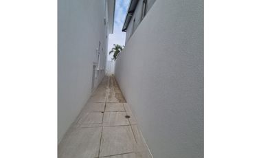 Km 9 Via Samborondón Urb. Aires de Batan se vende casa a estrenar