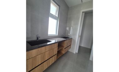 Km 9 Via Samborondón Urb. Aires de Batan se vende casa a estrenar