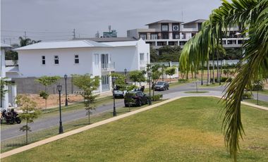 Km 9 Via Samborondón Urb. Aires de Batan se vende casa a estrenar