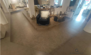 Local Comercial 829 m² con Sala de Exhibición - Urdesa Central