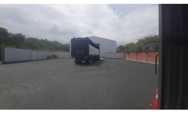 Alquilo bodega 4100 m2 en Vía a la Costa
