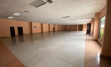 AV. CARLOS JULIO AROSEMENA Se alquila local comercial 1000 m2