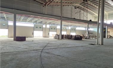 Vía Daule se alquila bodegas 4437 m² ideal para farmaceuticas