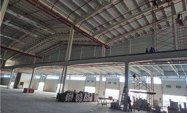 Vía Daule se alquila bodegas 4437 m² ideal para farmaceuticas