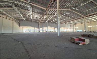 Vía Daule se alquila bodegas 4437 m² ideal para farmaceuticas