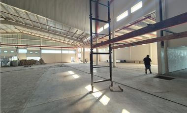 Vía Daule se alquila bodegas 4437 m² ideal para farmaceuticas