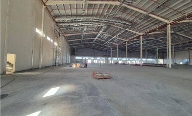 Vía Daule se alquila bodegas 4437 m² ideal para farmaceuticas