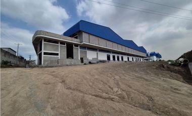 Vía Daule se alquila bodegas 4437 m² ideal para farmaceuticas