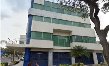 Urdesa Av. Victor Emilio Estrada se vende edificio comercial