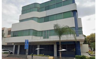 Urdesa Av. Victor Emilio Estrada se vende edificio comercial