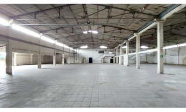 Via Daule se alquila bodega de 4000 m2