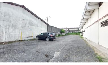 Via Daule se alquila bodega de 4000 m2