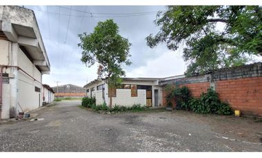 Via Daule se alquila bodega de 4000 m2