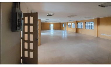 Via Daule se alquila bodega de 4000 m2