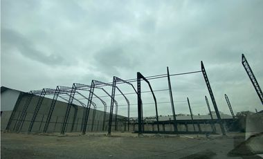 Guayaquil Vía Perimetral se alquila bodega de 8000 m2