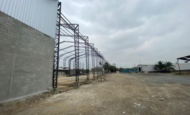 Guayaquil Vía Perimetral se alquila bodega de 8000 m2